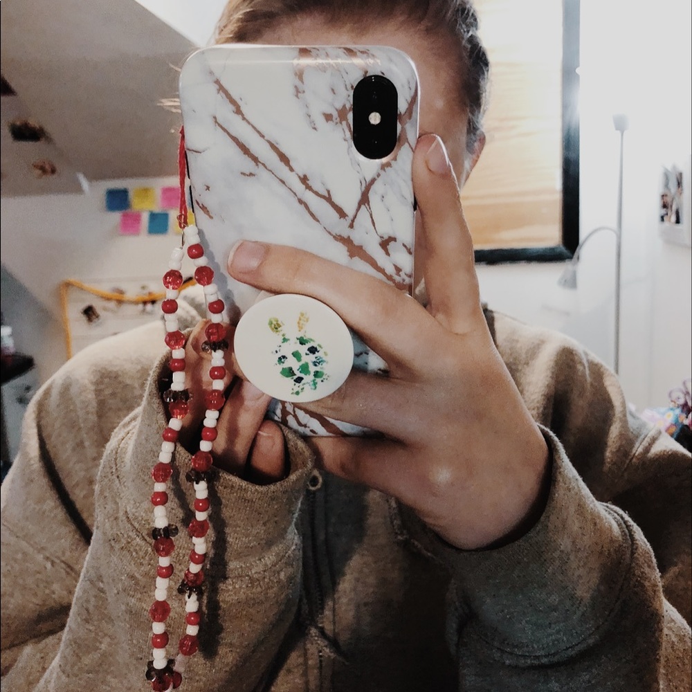 Red Phone Beads Accessory - Picture 3 of 4